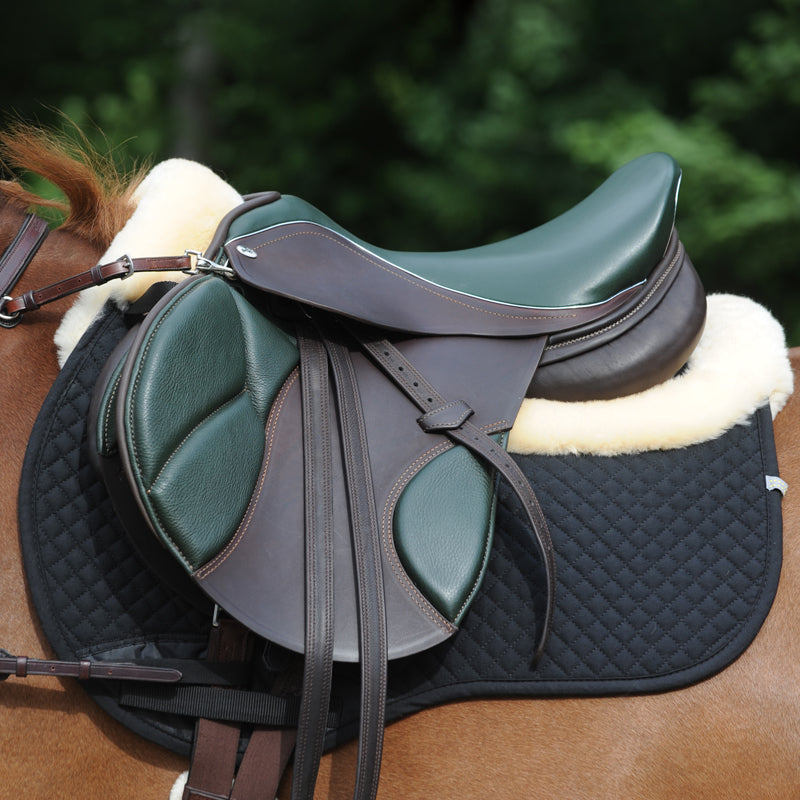 Eventing saddle pad with sheepskin