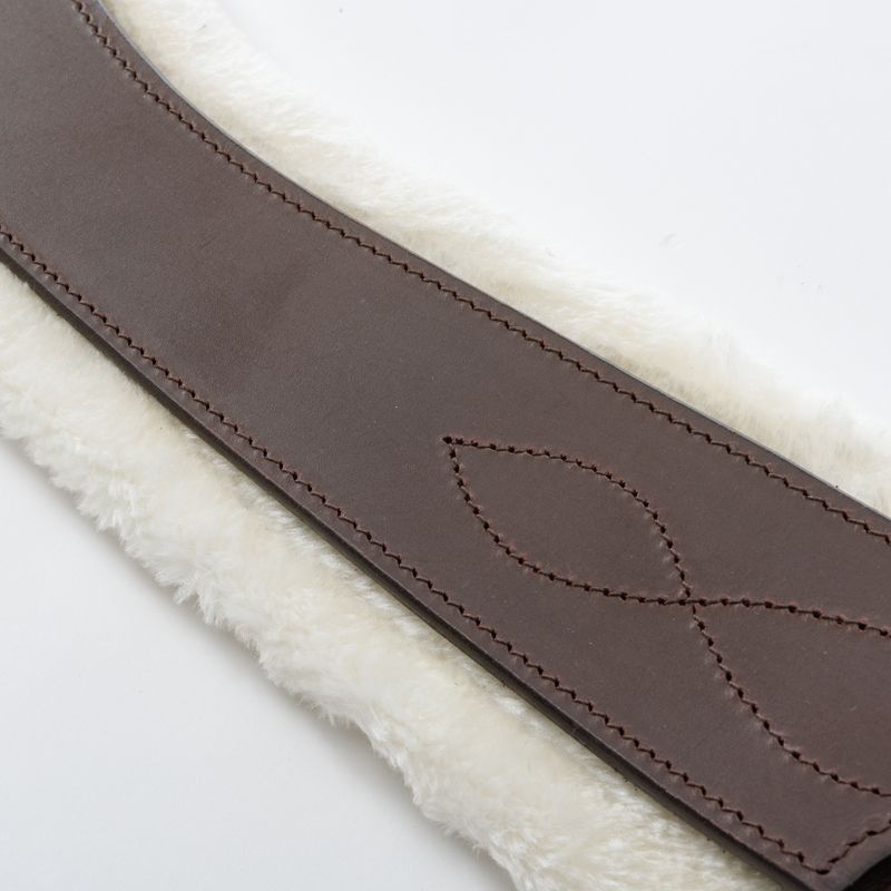 Girth with faux fur