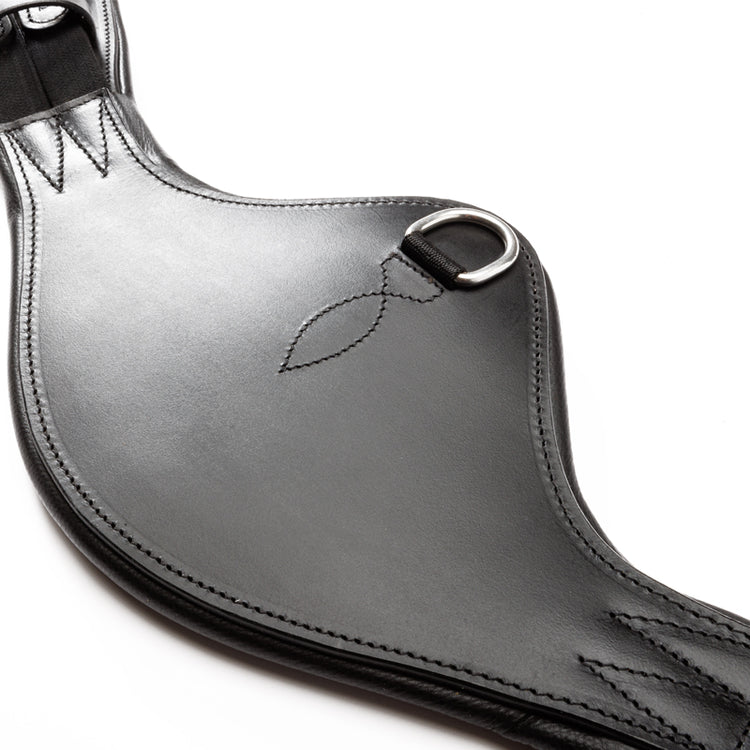 Cut back dressage girth with elastic