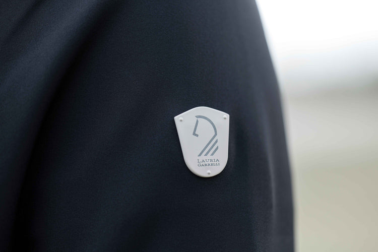 Show jacket with outer pockets