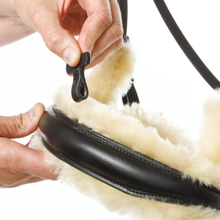 Bridle for sensitive skinned horses