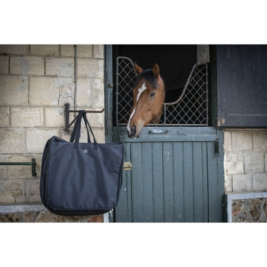 PADDOCK Saddle pad storage