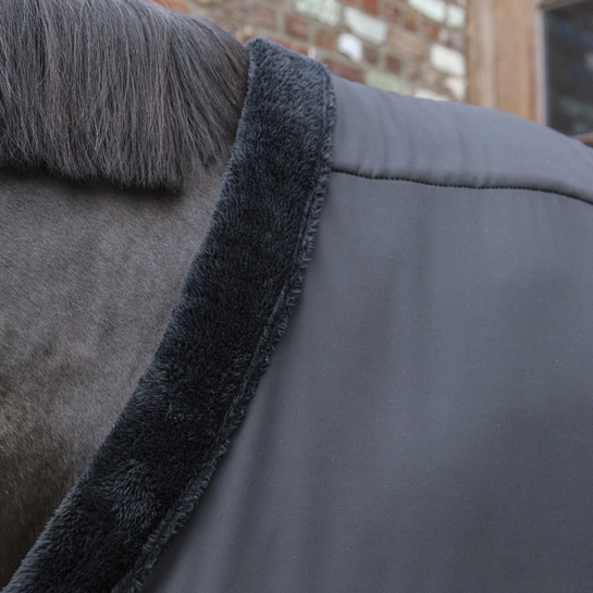 Bib with faux fur for horses