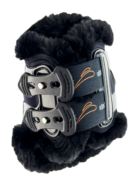 Fluffy hind boots for horses