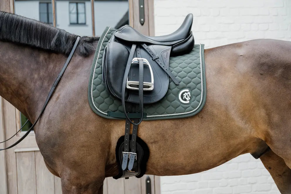 Dressage saddle pad