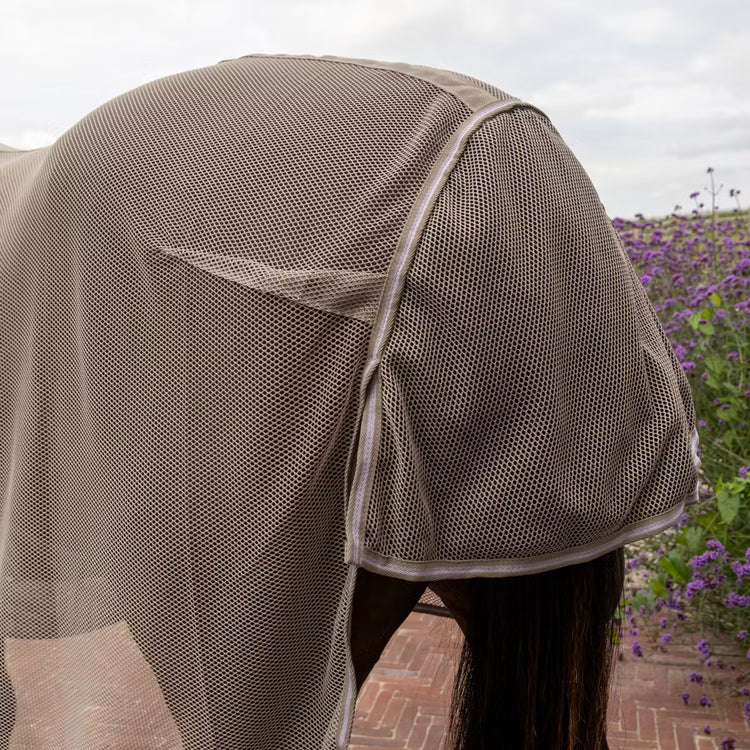 Horse fly sheet with belly flap and tail protection
