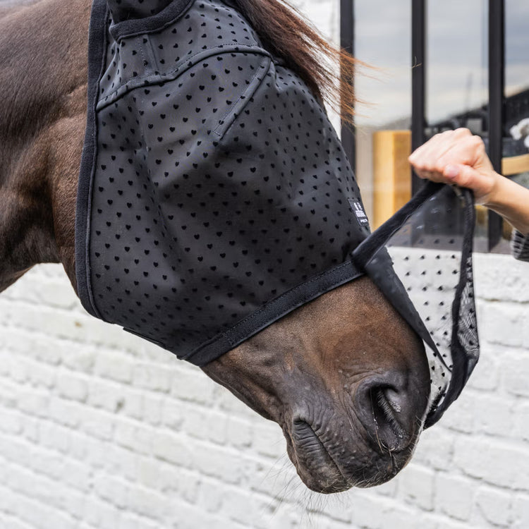 Breathable fly mask for sensitive horses in summer