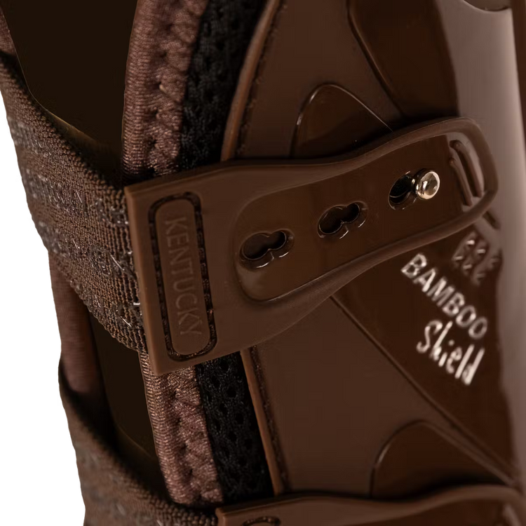 Horse tendon boots with knee protection and ventilation