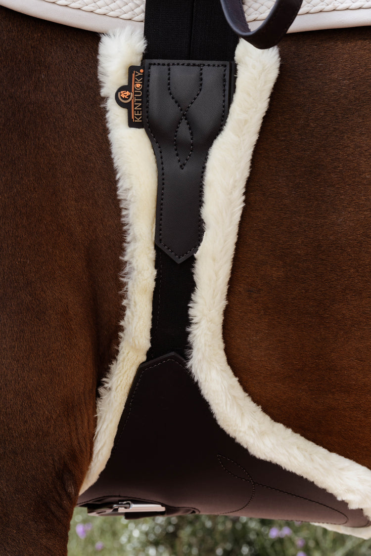 jumping girth with sheepskin