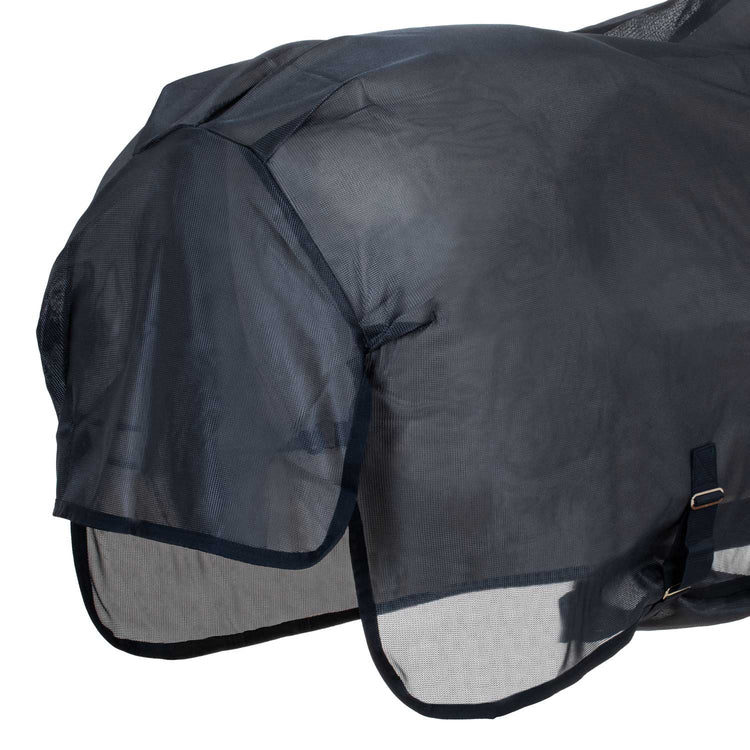 Lightweight fly blanket for turnout