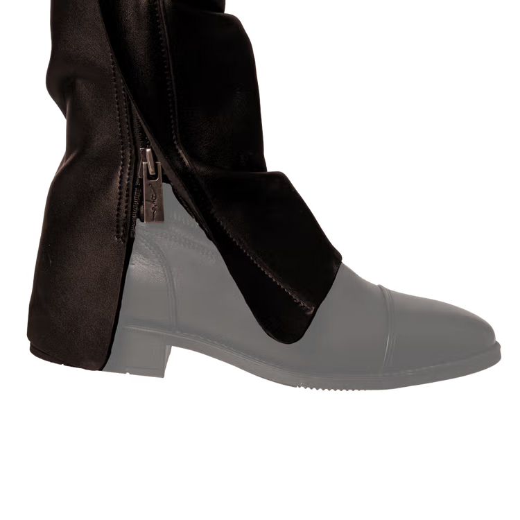 Soft full-grain leather with a 1.3 mm thickness for comfort and durability