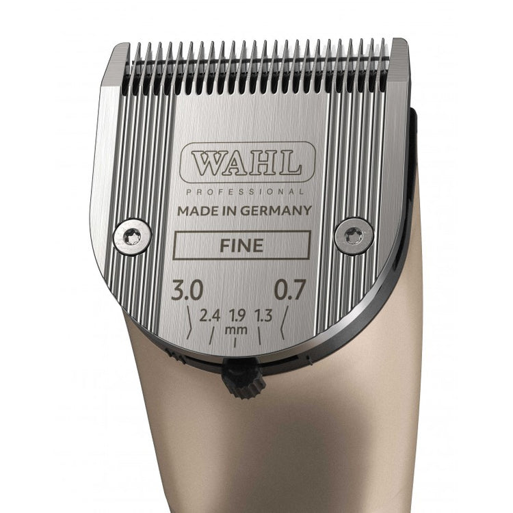 Cordless horse grooming clipper with extended battery runtime