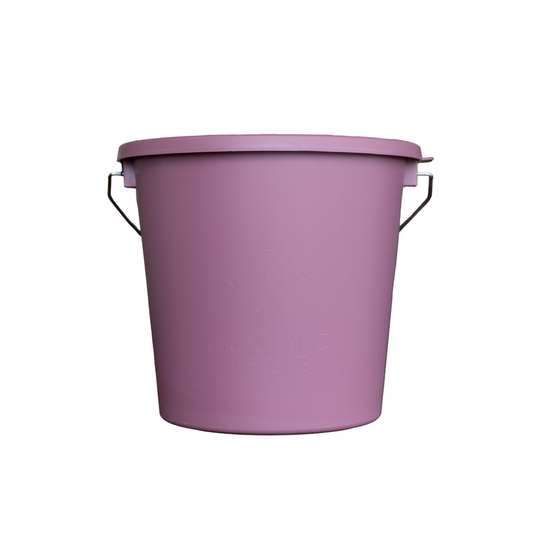 horse lunch bucket
