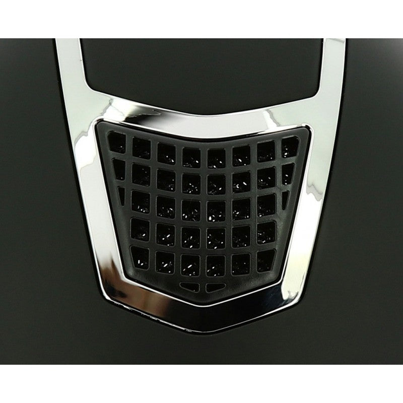 Equestrian helmet with good ventilation
