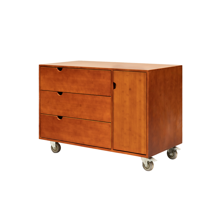 Horse stable organiser with drawers for brushes and protective equipment