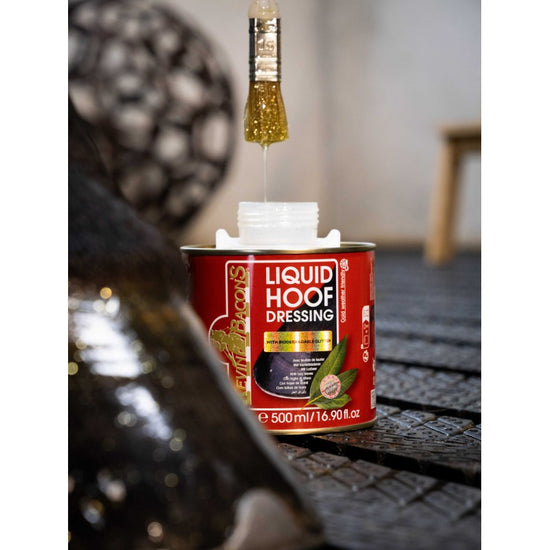 Moisturising hoof oil with radiant shine