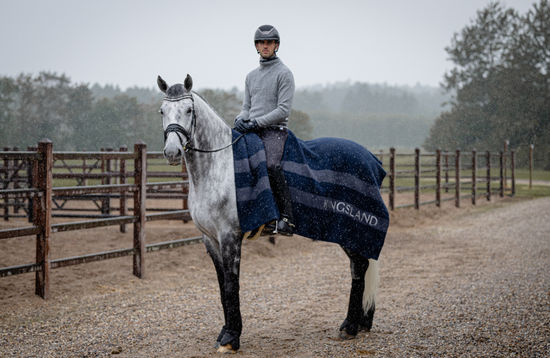 Kingsland wool blanket designed to help keep the horse&