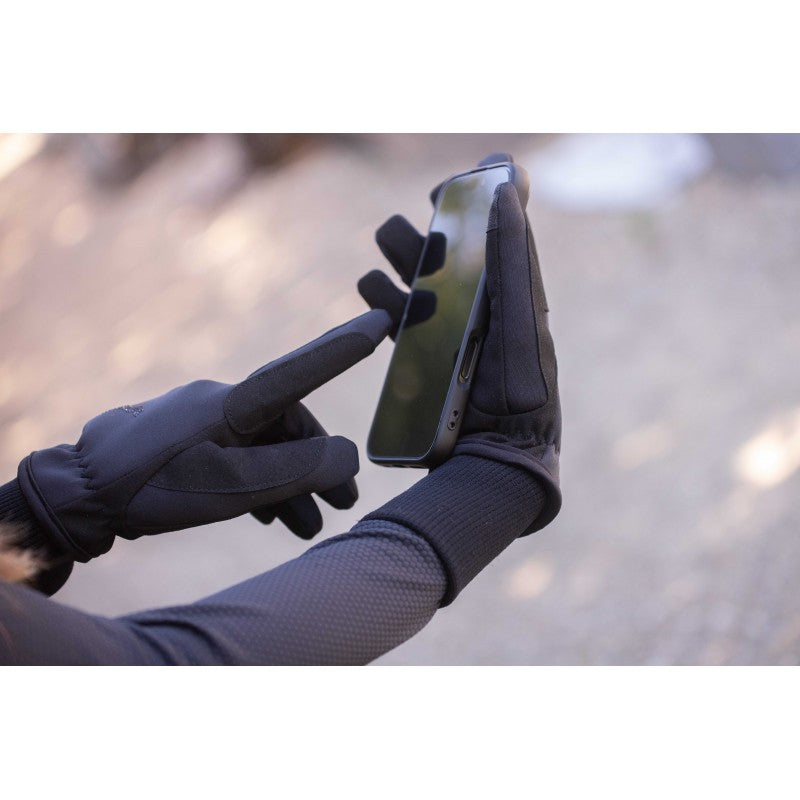 Warm technical riding gloves for stable and horseback use