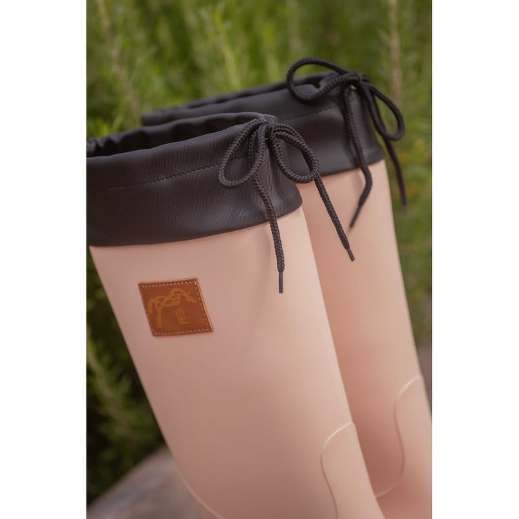 Easy-Clean Boots