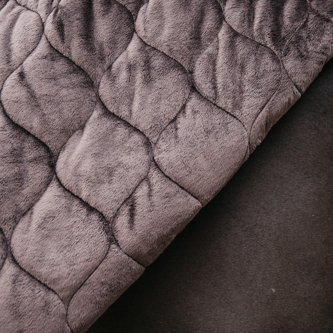 Heavyweight stable rug