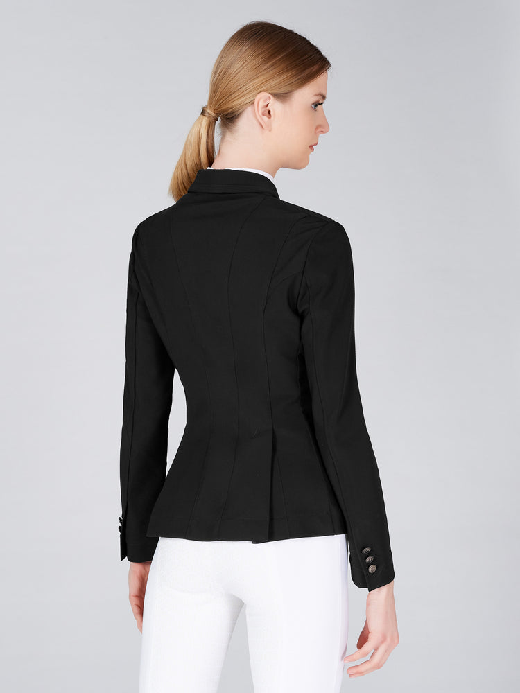 Show jacket for wearing with air vest