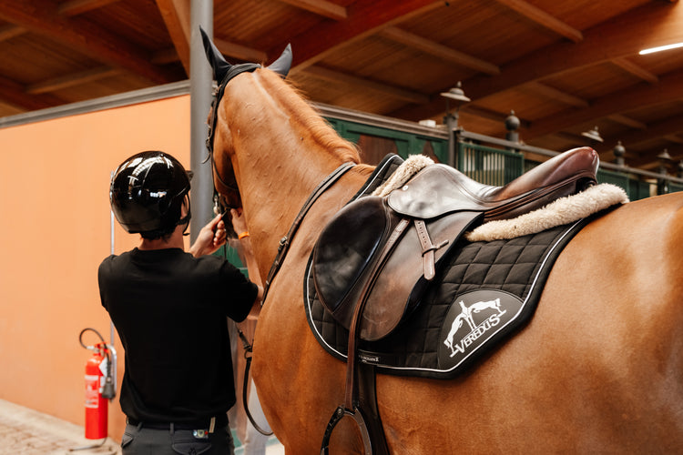 Veredus S1 saddle pad with pressure-relieving design