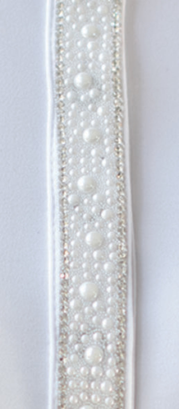 White pearls tie