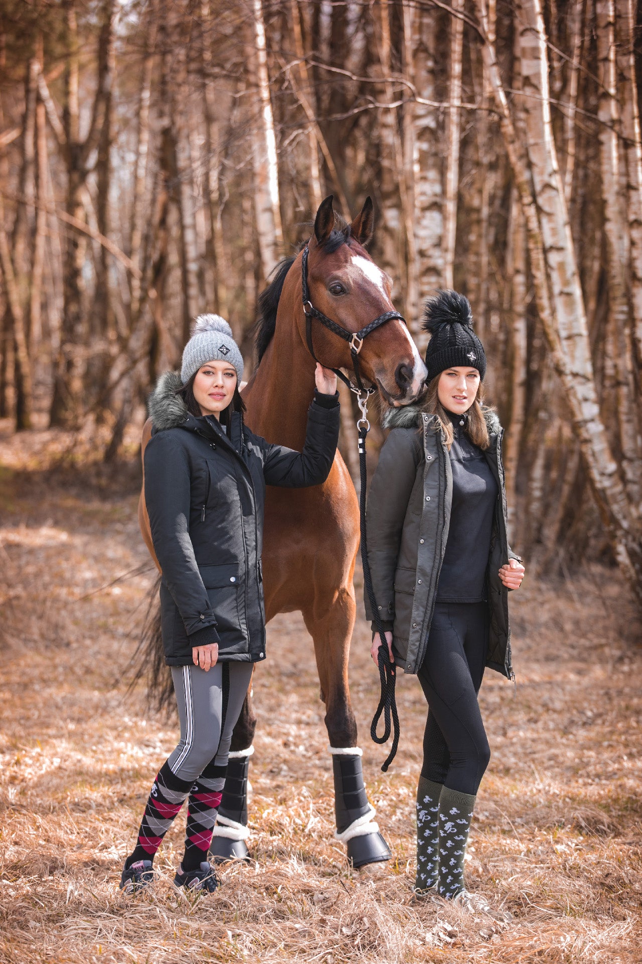 Warm parka for equestrians