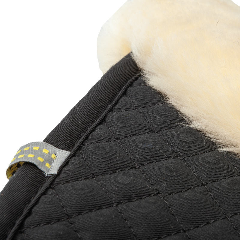 Saddle cloth with sheepskin