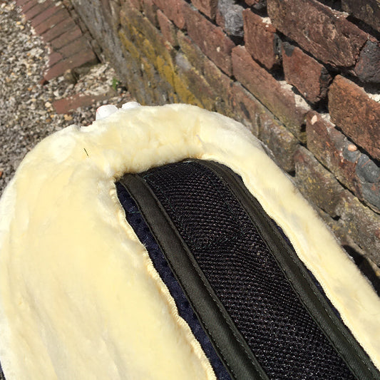 Saddle cloth for horses with real wool