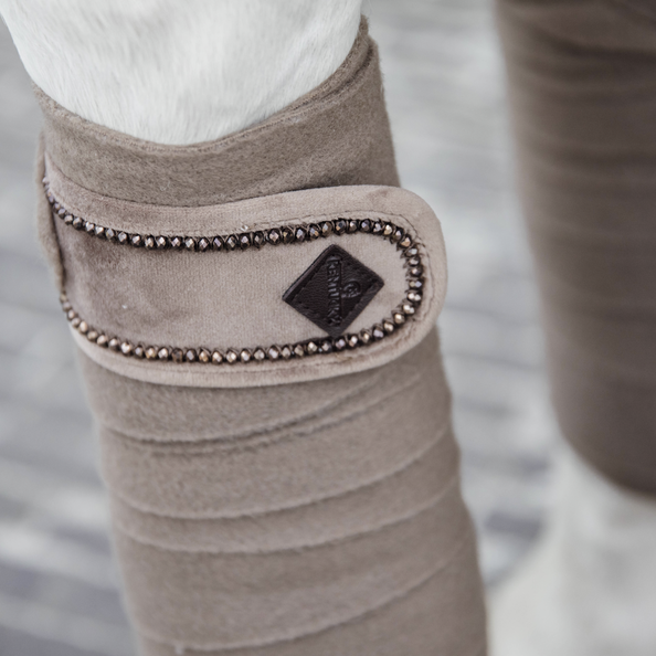 Kentucky Velvet Pearls Bandages Beige