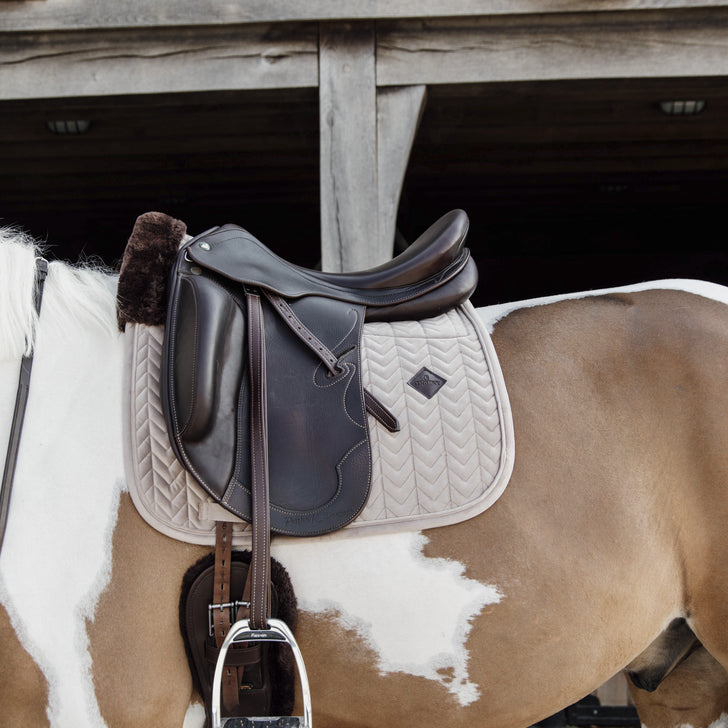 Saddle pad with sheepskin