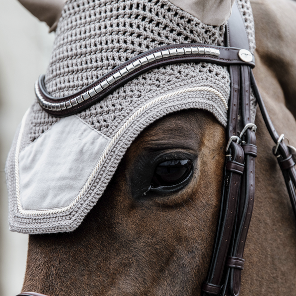 Beige fly bonnet with piping