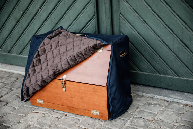 Grooming box cover with zipper