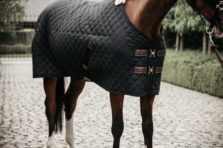 400 gram winter stable rug in black