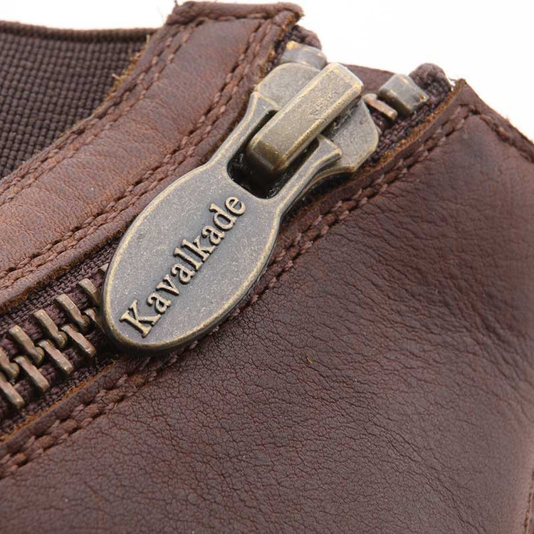 Short riding boots with side zip
