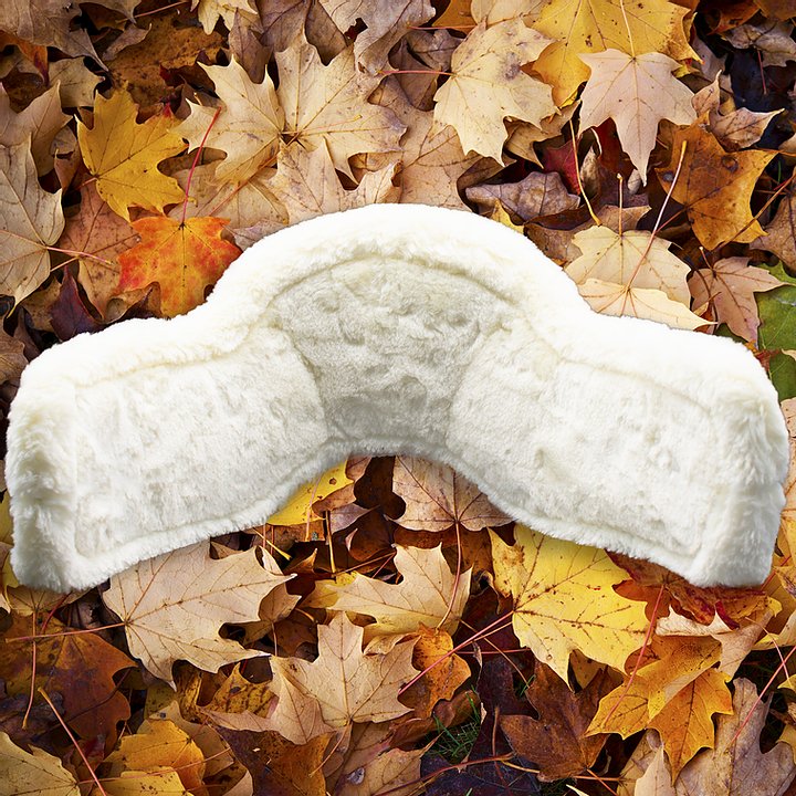 Short girth with fur for