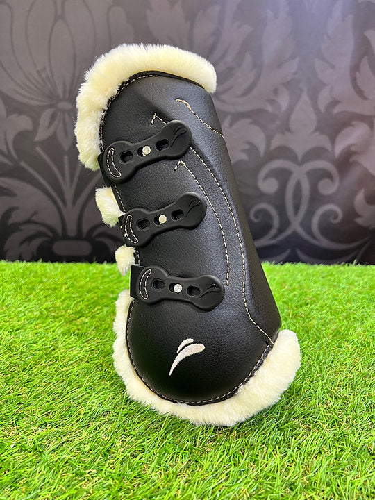 Fake fur tendon boots