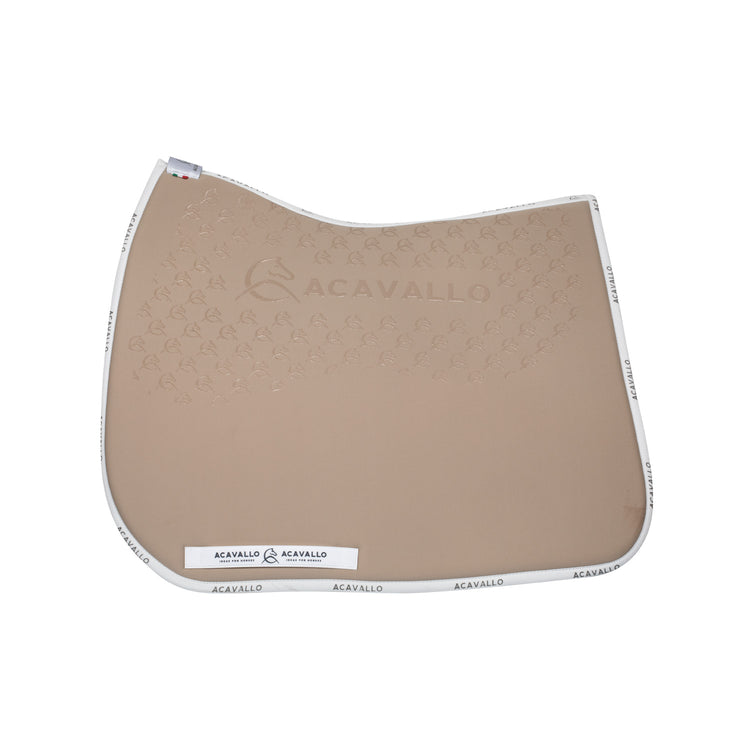 Saddle blanket with grip
