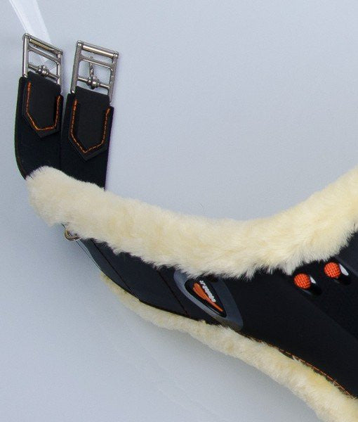 Lambs wool jumping girth