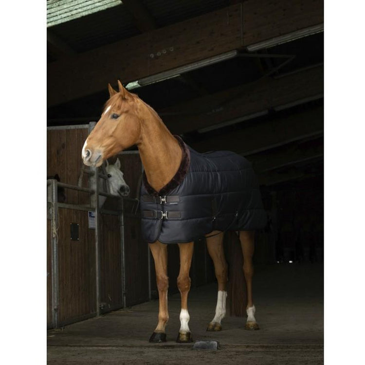 Stable rug with soft collar