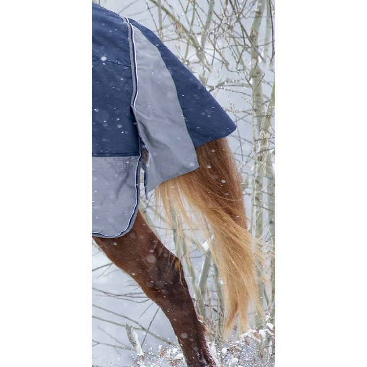 Turnout rug with belly band