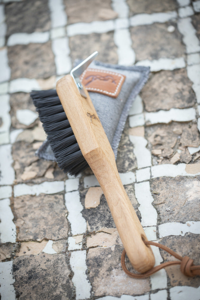 Penelope collection hoof pick