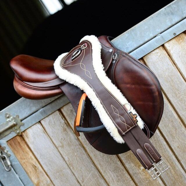 Anatomic Sheepskin Girth