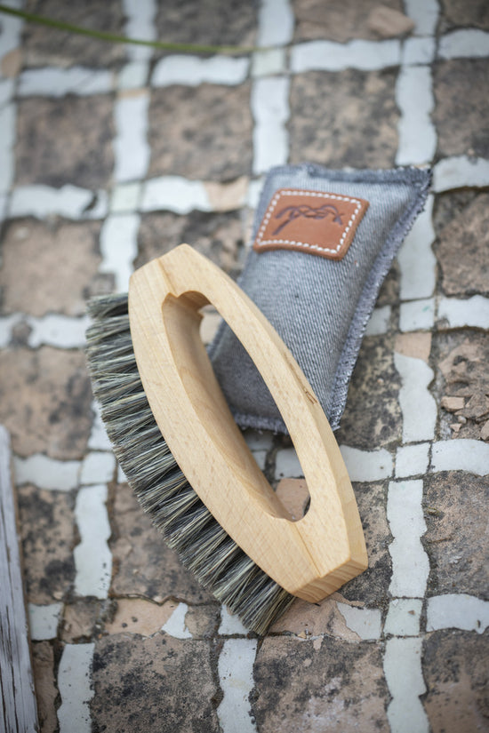Soft head brush for horses and sensitive facial areas.