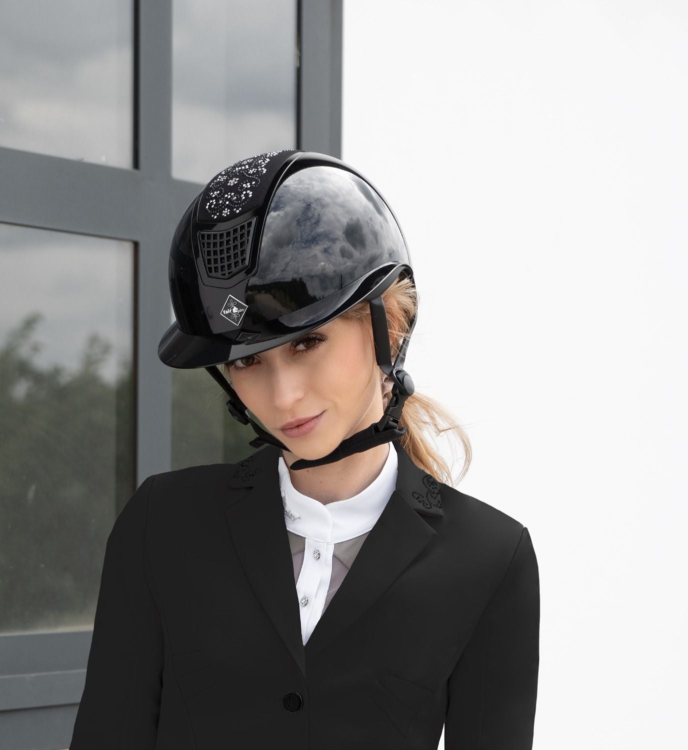 riding helmet with sparkling star 