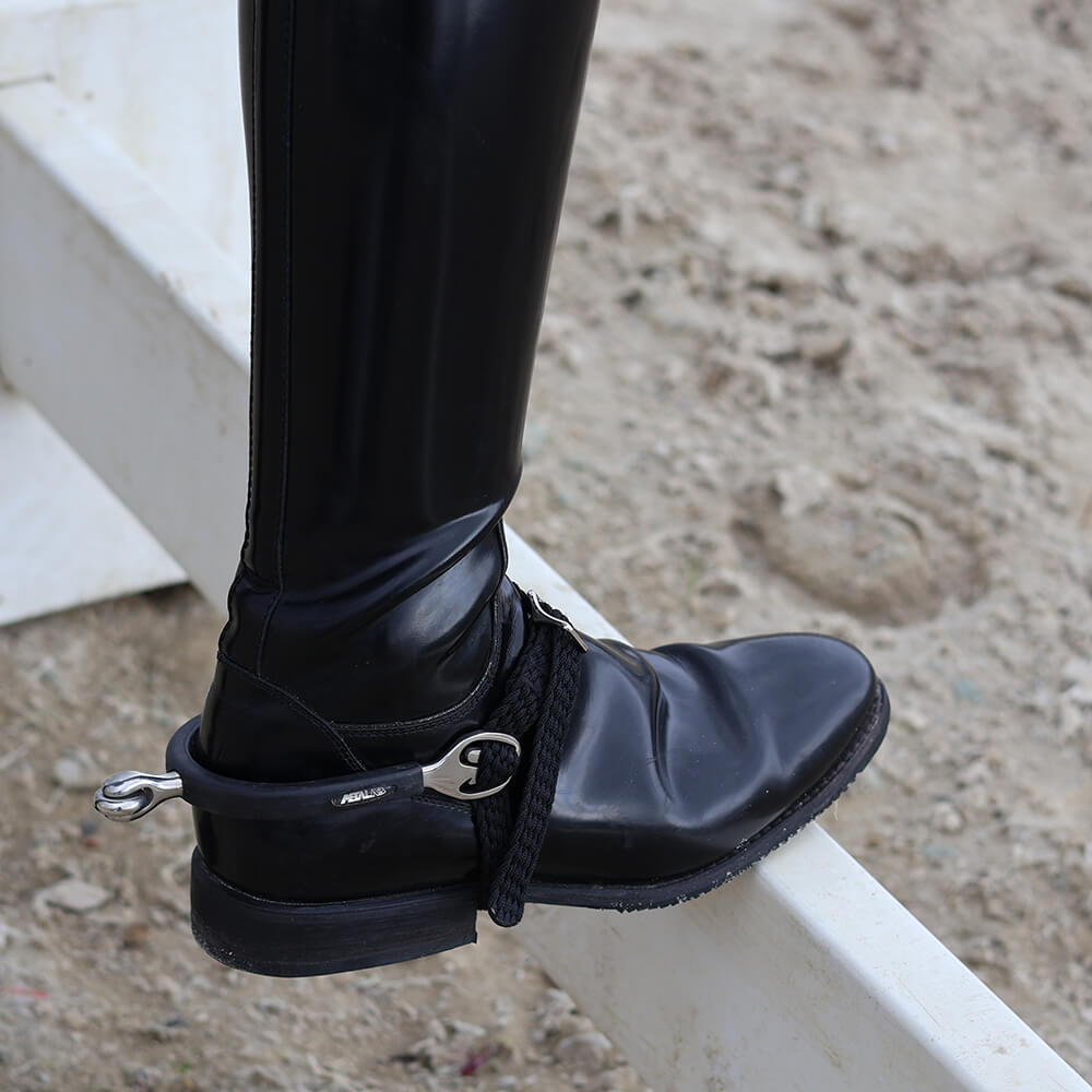 Rubber covered spurs