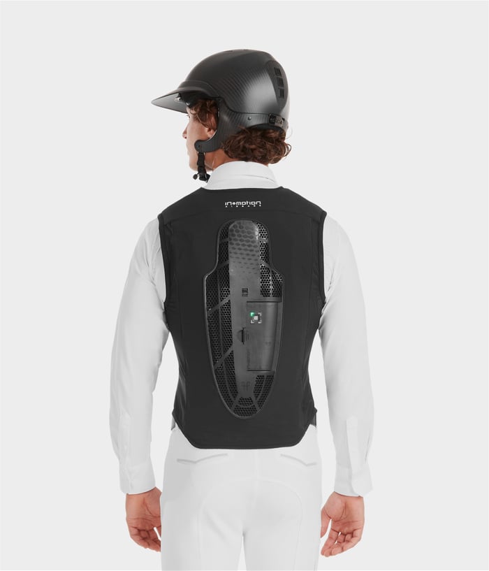 Lightweight protective vest for riders