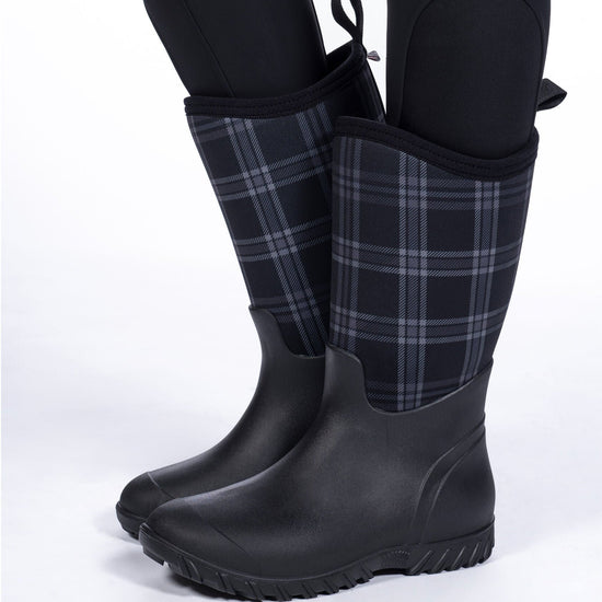 Warm winter shoes for the stable