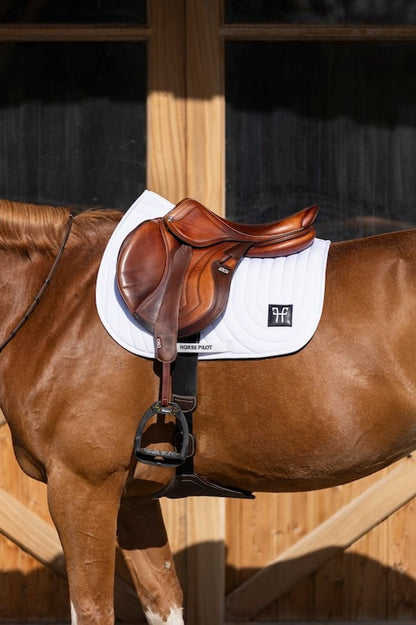 Breathable saddle pad for show jumping white